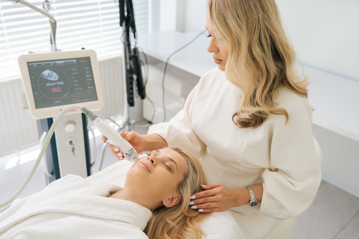 Provider performing skin tightening in Brunswick OH using radiofrequency technology